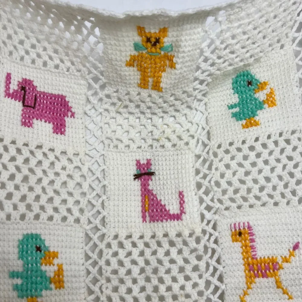 Vtg Handmade‎ Crotchet Baby Blanket W/ Animal Cross Stitch Pattern Nursery Decor